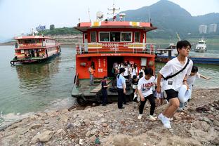 半场-切尔西暂0-1水晶宫 切尔西8成控球1射门莱尔马世界波